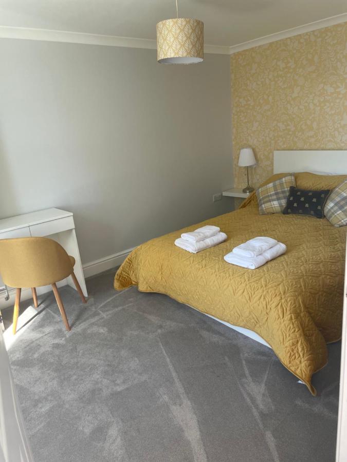 Immaculate One Bedroom Home With Private Parking Swansea Exterior foto