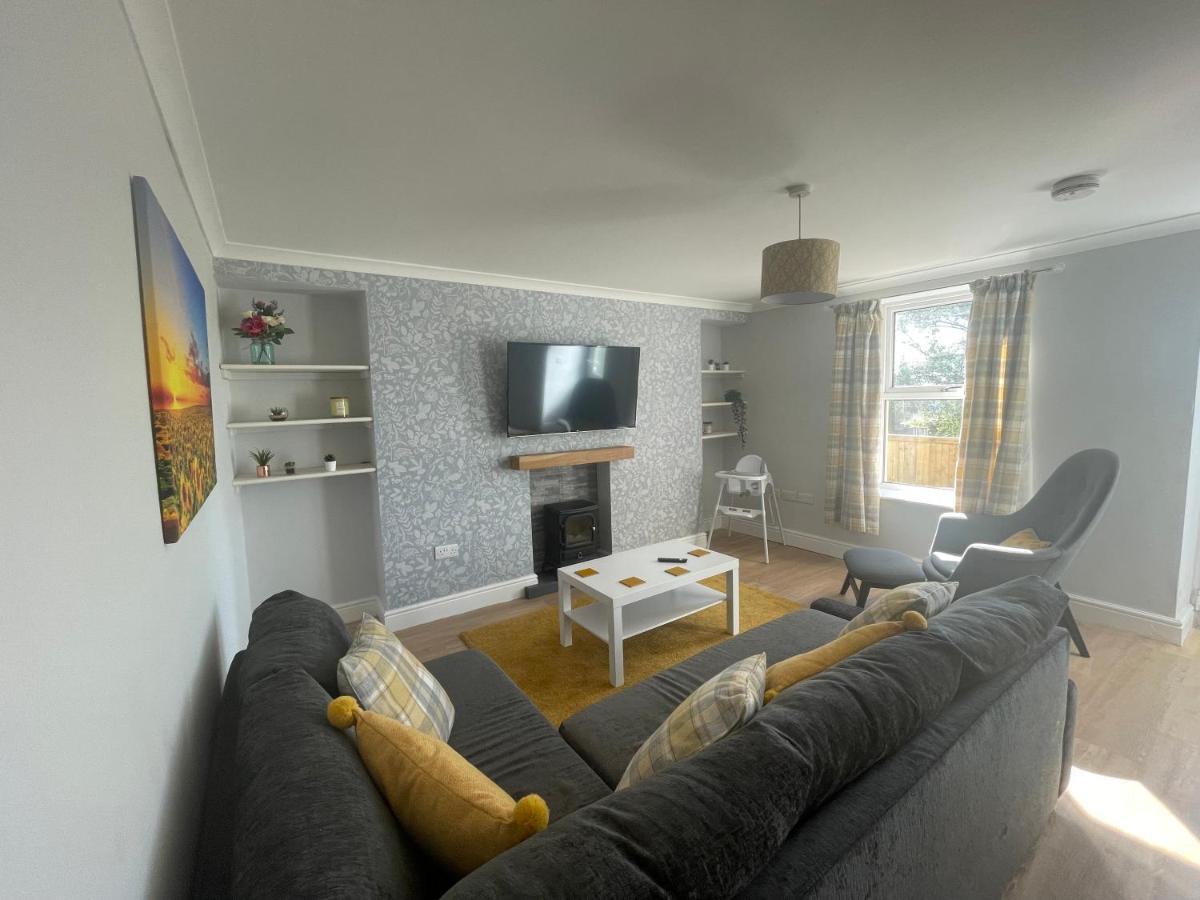 Immaculate One Bedroom Home With Private Parking Swansea Exterior foto