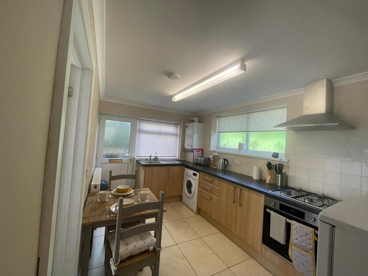 Immaculate One Bedroom Home With Private Parking Swansea Exterior foto