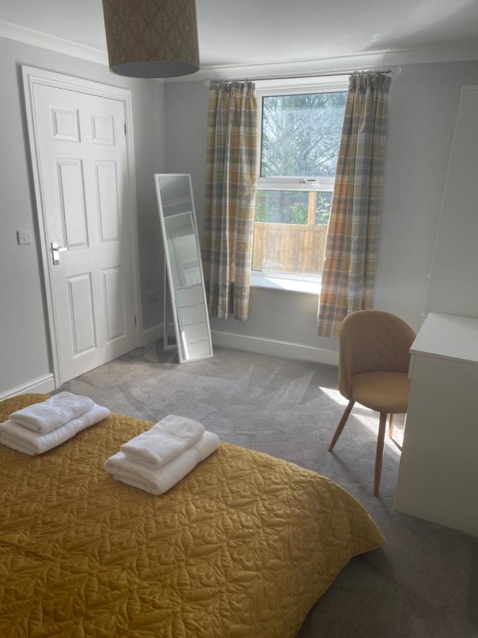 Immaculate One Bedroom Home With Private Parking Swansea Exterior foto