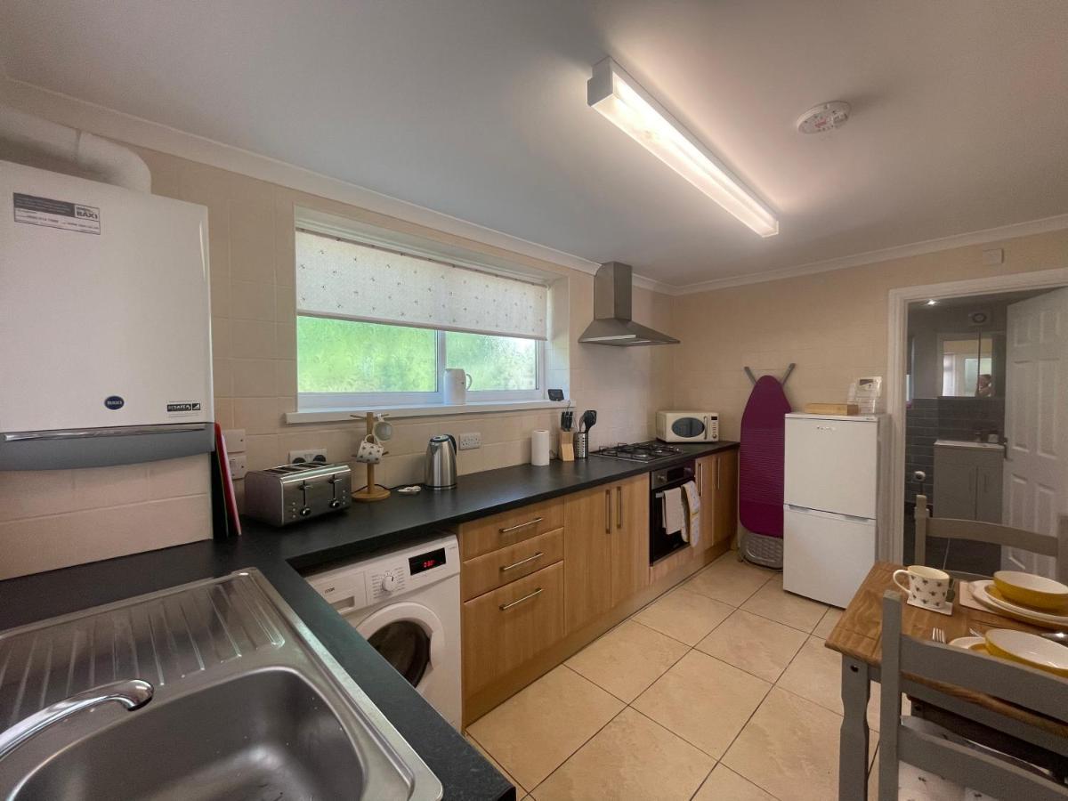 Immaculate One Bedroom Home With Private Parking Swansea Exterior foto